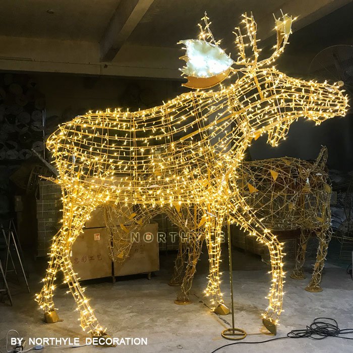 large elk reindeer