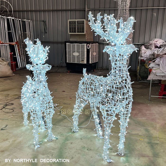 reindeer sculpture lamp