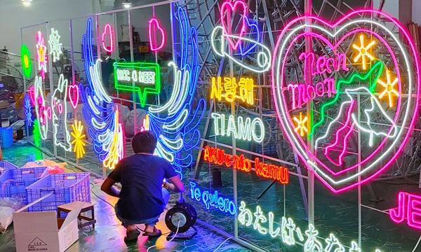 northyle commericial christmas lights production