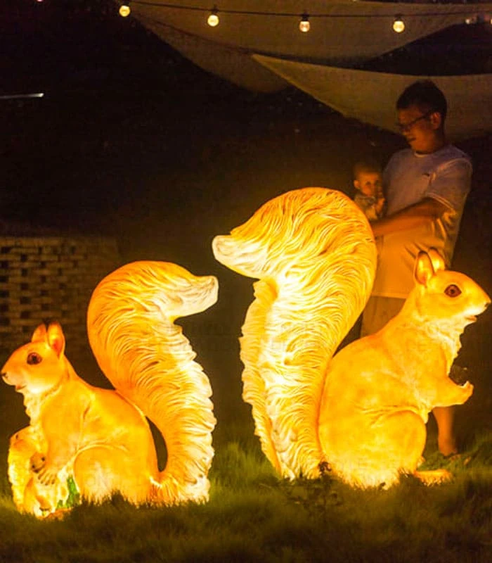 garden squirrel sculpture light